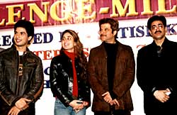 KAREENA STARRER FIRST MOVIE OF 2004 GOES ON THE FLOOR