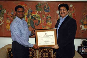 New York Doctor In Noida Film City