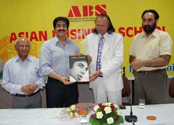 Aziz Burney Shared his Experience with MBA Students