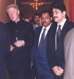 Prof . Sandeep Marwah With Bill Clinton