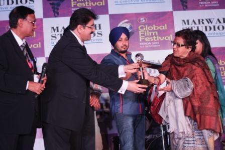 Mirnal Sen Honored With Life Time Achievement Award at 5th GFFN