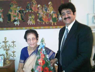 Sandeep Marwah Honored By Padma Bhushan Shobhana Ranade