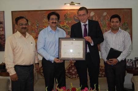 De Mont Fort University Join Hands With Asian Business School