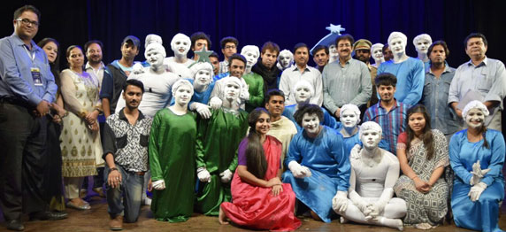New Delhi: “It seems that theatre has revived I can say after seeing the jam packed and over flowing crowd of youngsters today here at Sriram Centre” said Sandeep Marwah President of Marwah Studios congratulating every one connected to LEHAR Theatre Group of Asian Education Group at the opening of the play Inspector Matadin Chand Par written And Directed by Manoj Tyagi. The play is based on Shri Harishankar Prasad’s Short story by the same name. After the rigorous practice and rehearsals the students of Lehar Theatre Group of AAFT and ASMS brought the play to the professional level. Theatre adds a lot to your personality, confidence, speech, pronunciation and acting skills. The subject of acting is the part of every course in Asian School of Media Studies & Asian Academy of Film And Television. The show will be repeated in due course of time on public demand.