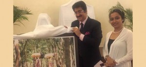 Sandeep Marwah Inaugurating The Exhibition