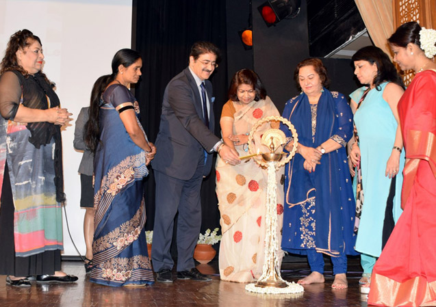 Sandeep Marwah Inaugurating An Award Function at New Delhi