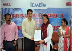 Certificate Distribution Function For Students From Mewar University