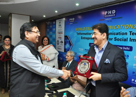Sandeep Marwah Honored With Father of Cellphone Cinema Award