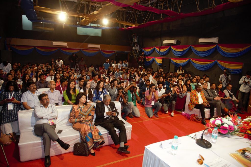 2nd GLOBAL FASHION & DESIGN WEEK DAY 02 – Seminar Studio 1E
