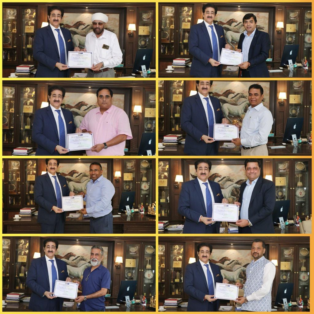 Sandeep Marwah Presents Membership of Indo-Australia Cultural Forum to Delegates from AMON Business Council, Australia