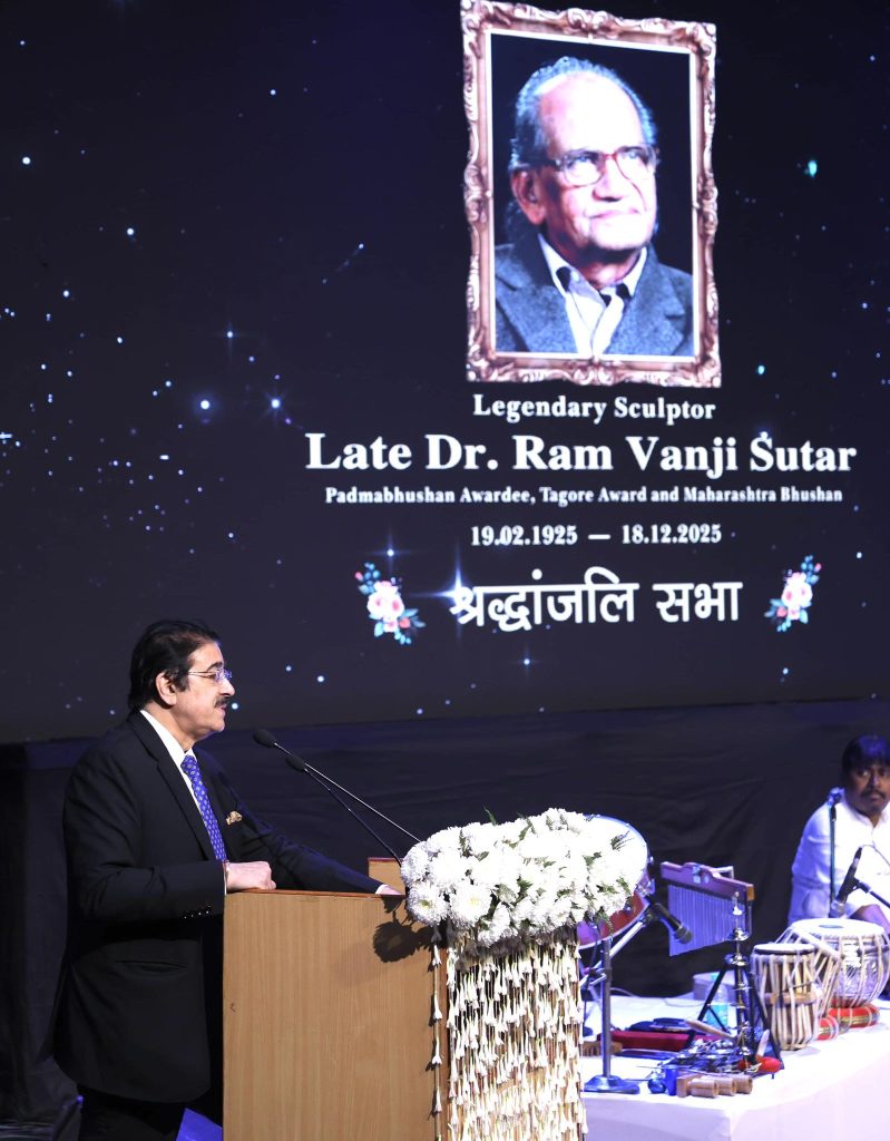 Dr. Sandeep Marwah Pays Emotional Tribute to Padma Bhushan Dr. Ram V. Sutar Ji at Shradhanjali Sabha